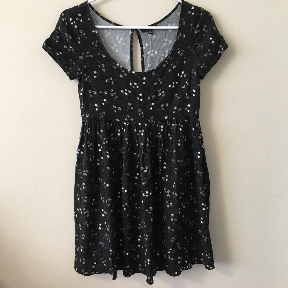 Talula Aritzia Oversized Size XXS Floral Dress